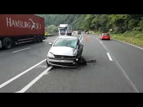 Accident pe DN7 | Autoturism proiectat în două autotrenuri