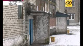 preview picture of video 'Капремонт дома зимой: с потолка течёт, к квартире холод. Могилёвская область'