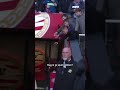 "Scheids, mag ik je spuit hebben?" ?