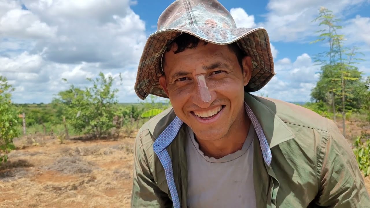 Resumo com tudo que fiz no sitio/ podei as fruteiras , rastelei as folhas , fiz tijolos ,chuvada boa