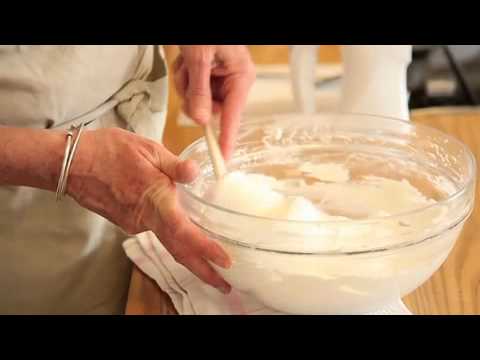 Pavlova Roulade with Summer Berries