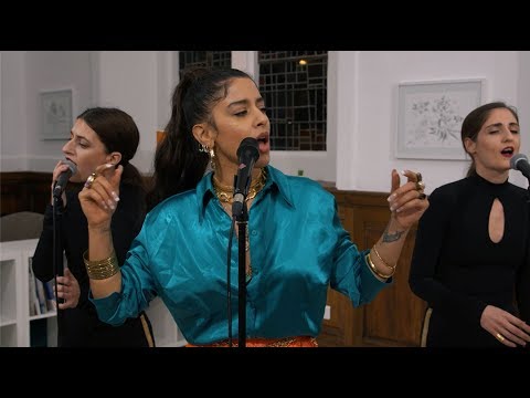Marina Satti - ΧΙΛΙΟΙ MAΣTOPOI (Live on KEXP)