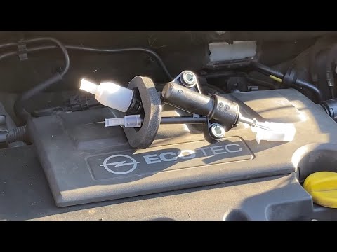 DIY - 2014 Opel Corsa D 1.4: Diagnose and change the clutch master cylinder (left-hand drive)