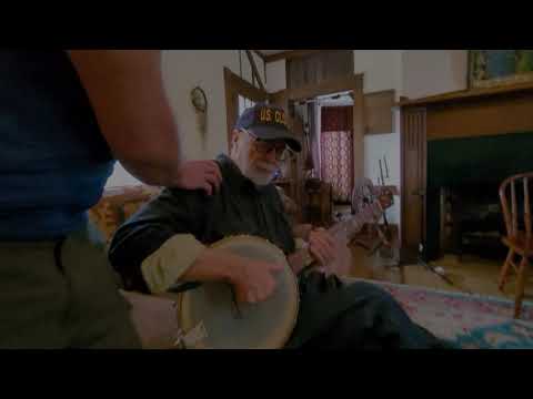 Dwight Diller @ The Lemuel Chenoweth House teaching the heavy drop banjo technique. Like & Subscribe