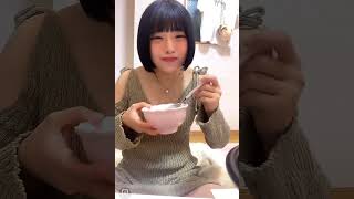 ［tiktokライブ］鼻のjk 座る時に一瞬中が見える...