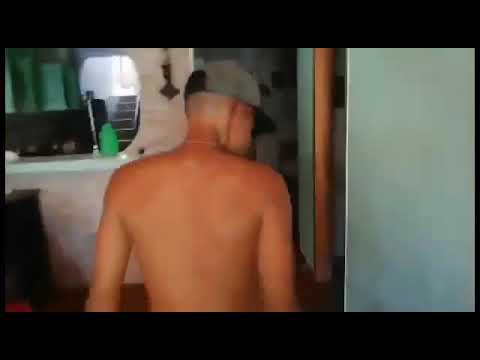 Siempre hay un amigo confianzudo