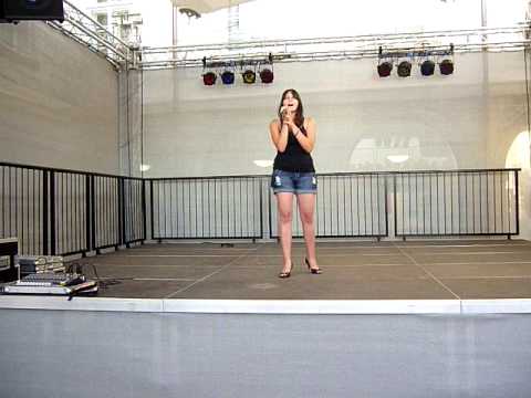 slza z tváře padá