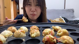 【孤独】深夜3時に一人でタコ焼きを食らう女