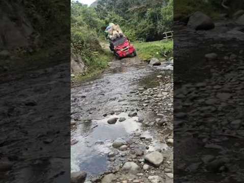 Por poco y se voltea este Jeep en el municipio de Inzá Cauca,  tremendo viaje de #café #campo