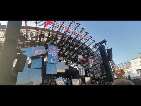 Carl Cox playing one of Phutek tracks