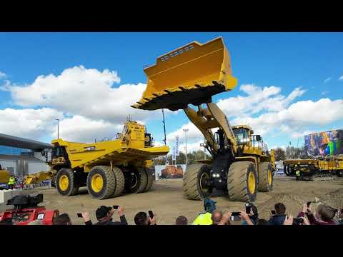 3 MASSIVE Komatsu machines at Bauma 2022! (PC4000e + WA800)