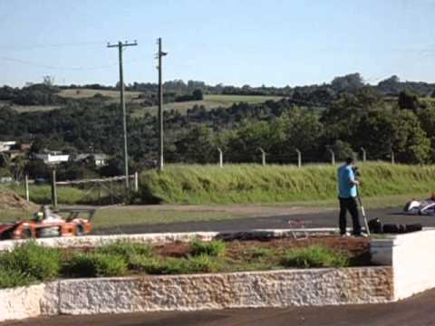 Endurance 3Hrs de Tarumã 2013#24Gravando da entrada do box e Fusion destruido