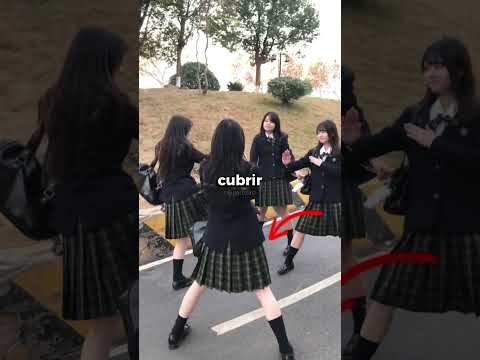 Por qué las estudiantes japonesas usan faldas tan cortas?