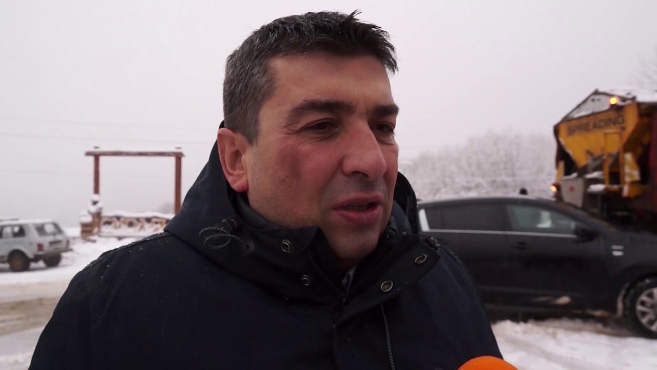 Тежка обстановка в Смолянско,полицейски патрули не допускат "оптимисти" без вериги по проходите