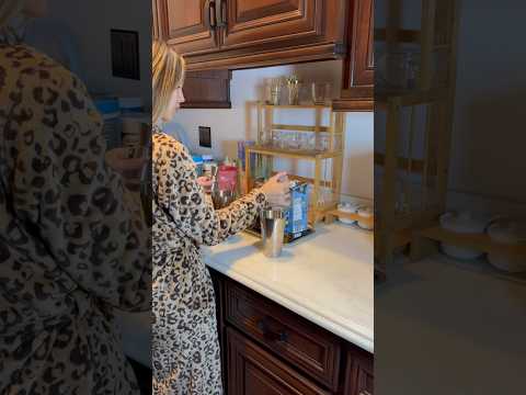 How to make an iced shaken espresso at home