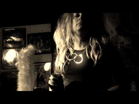 Glam'R Kiti.wmv  is any one out there
