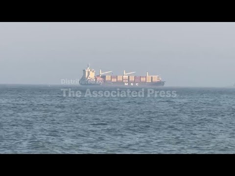 Ships in Strait of Hormuz remain stranded amid hopes of US-Iran deal