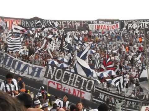 "Comando Svr ingresando a la Noche de la Magia Blanquiazvl 2014" Barra: Comando SVR • Club: Alianza Lima