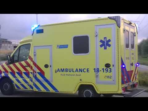 A2 (DIA) AMBU 18193 vertrekt vanaf Post Papendrecht voor een gekregen inzet