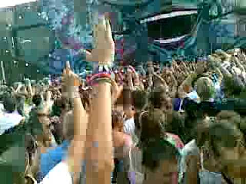 Crazy atmosphere during the subs @ Tomorrowland 2009 !