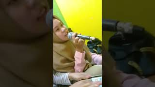 Download lagu cewek cantik karaoke mp3