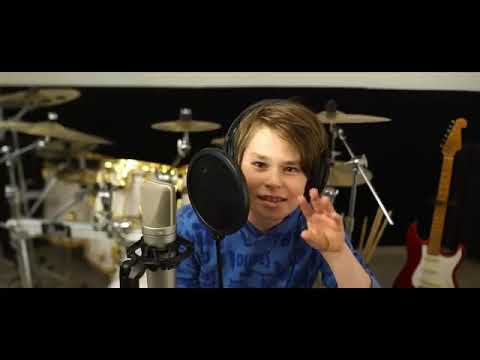 Emre Altuğ'dan "Erik Dalı" dansı