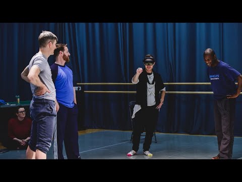 Ενημερωτικό βίντεο για το ερευνητικό έργο Κινητά Επίπεδα [Moving Layers] (2019), που υλοποιήθηκε από την [[#National Dance Company Wales [Εθνικό Συγκρότημα Χορού της Ουαλίας]#]] (NDCWales).&nbsp;