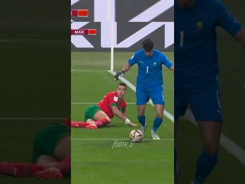 Yassine Bounou pass😈😂