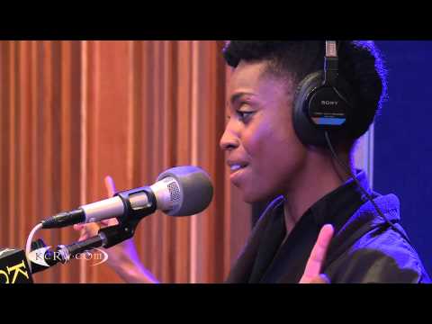 Skye performing "Bright Light" Live on KCRW