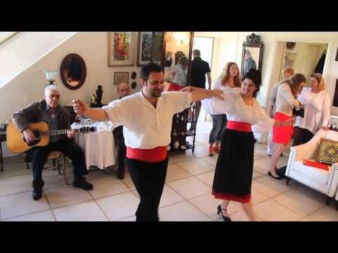 На частной вилле. Так встречают гостей в Греции.