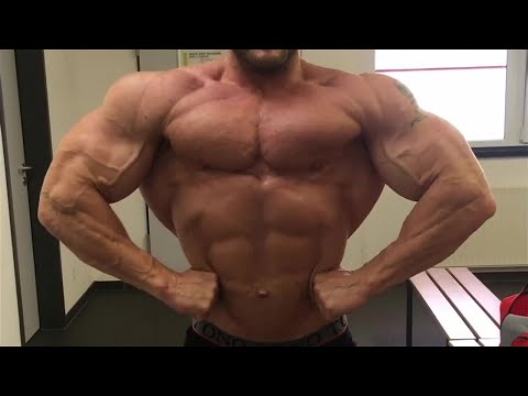 Super-Heavyweight bodybuilder Alexej Kauz - Muscle checking