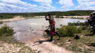 preview picture of video 'Aquaplanagem + capote + capacete preso só no velcro'