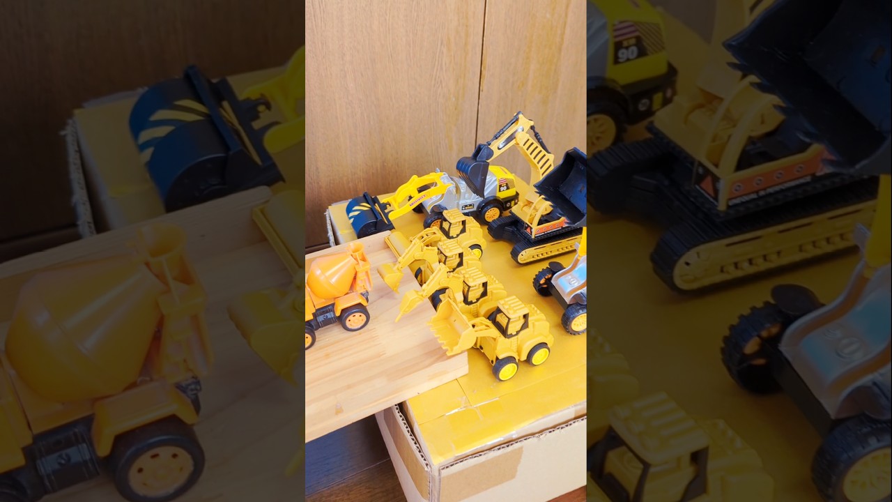 おもちゃのはたらくくるまを走らせよう！Let's make a slope and race toy cars down it! #cartoys #toycar #はたらくくるま　#shorts