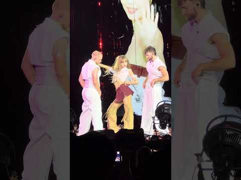 LISA is perfect😭😭🙏🙏 #blackpink #deadlineworldtour #lisa #kpop