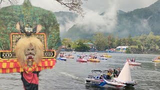 Download lagu MERINDING❗MISTISNYA PROSESI SAKRAL LABUHAN LARUNG SESAJI TELAGA SARANGAN 2026 DIIRINGI REOG PONOROGO mp3