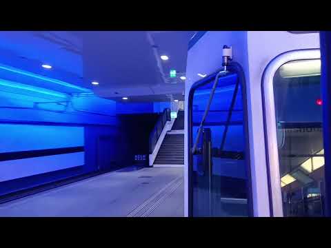 Strassenbahn Zürich Tram 2000 auf der Linie 7 Richtung Wollishoferplatz 