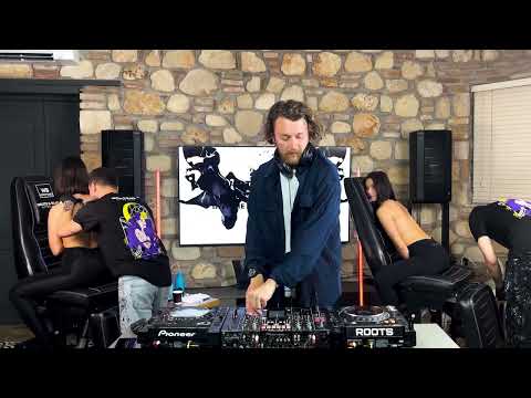 JAHAYA LIVE - Performance in White & Black Tattoo Studio