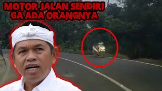 Download lagu In the video, Kang Dedi Mulyadi shows a motorbike driving by itself without anyone on it. mp3 Download lagu In the video, Kang Dedi Mulyadi shows a motorbike driving by itself without anyone on it. mp3
