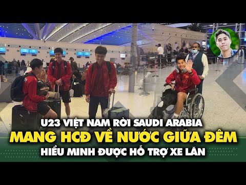 U23 Việt Nam rời Saudi Arabia, mang HCĐ về nước giữa đêm, Hiểu Minh được hỗ trợ xe lăn