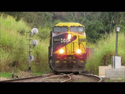 Dupla de locomotivas GE C44-EMi #3944-9 e #3927-9 no comando do carga geral prefixo KRC 0115