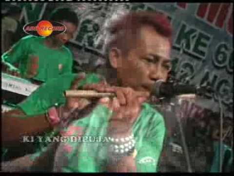 Rina Amelia - Dua Kursi | Dangdut (Official Music Video)