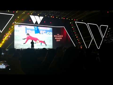 U23 VIỆT NAM xuất hiện tại gala WeChoice Awards 2017 (Quang Hải,Công Phượng ,Bùi Tiến Dũng...FanCam)
