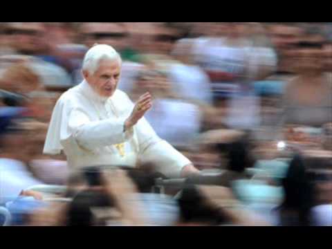 Miles de jóvenes oran con el papa en Cuatro Vientos pese a la tormenta
