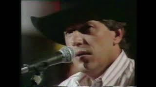 The cowboy rides away - George Strait - live