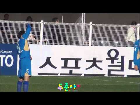 [Fancam] 111019 BEAST Doojun & Gikwang - YUN "cheerleaders" ㅋㅋㅋㅋ @ the '2011 Peace Star Cup'
