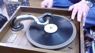 ！？親戚の家で骨董品レベルの蓄音機と遭遇