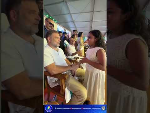 സത്യപ്രതിജ്ഞയ്ക്കിടയിലെ സ്‌നേഹദൃശ്യം; സ്നേഹം പങ്കുവെച്ച് രാഹുലും പ്രിയങ്കയും
