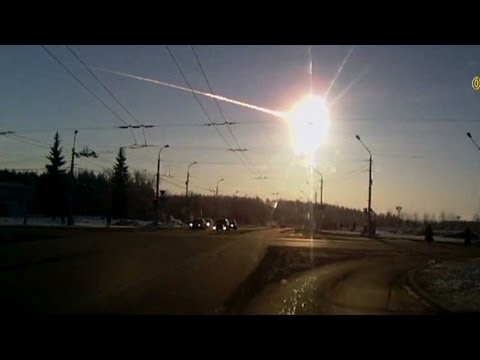 Videos capture exploding meteor in sky