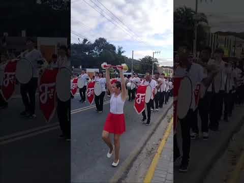 desfile santa Catarina Escola Santa Terezinha desfilaram Tijucas e Porto Belo