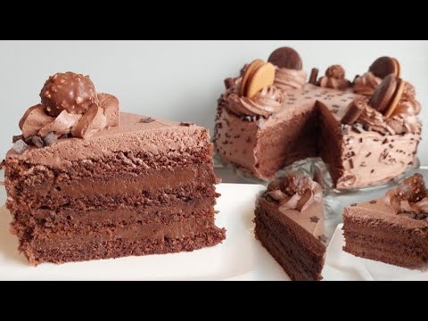 CHOCOLATE CAKE Recipe of only a few ingredients on spoons for quick and easy preparation